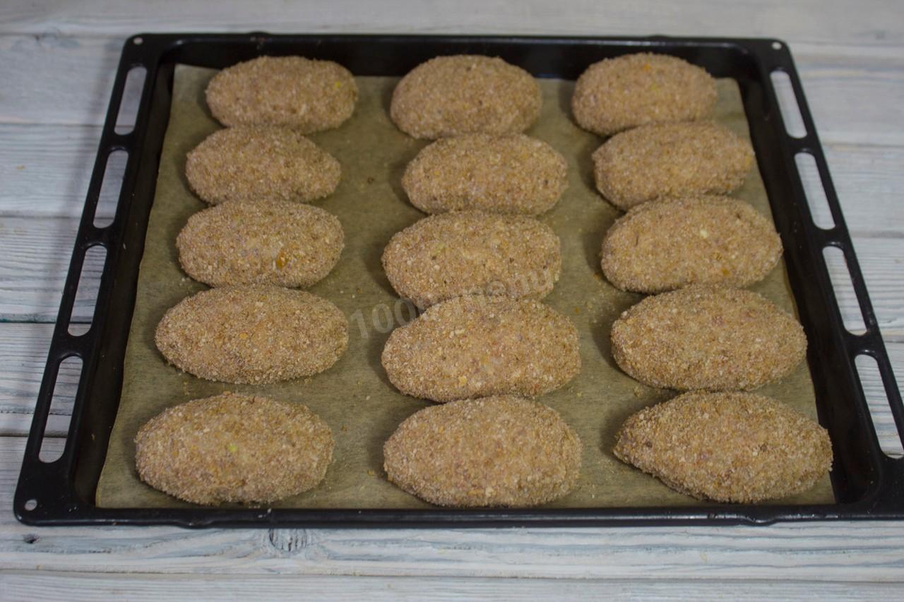 Шаг 13 приготовления Зразы мясные с перепелиным яйцом в духовке