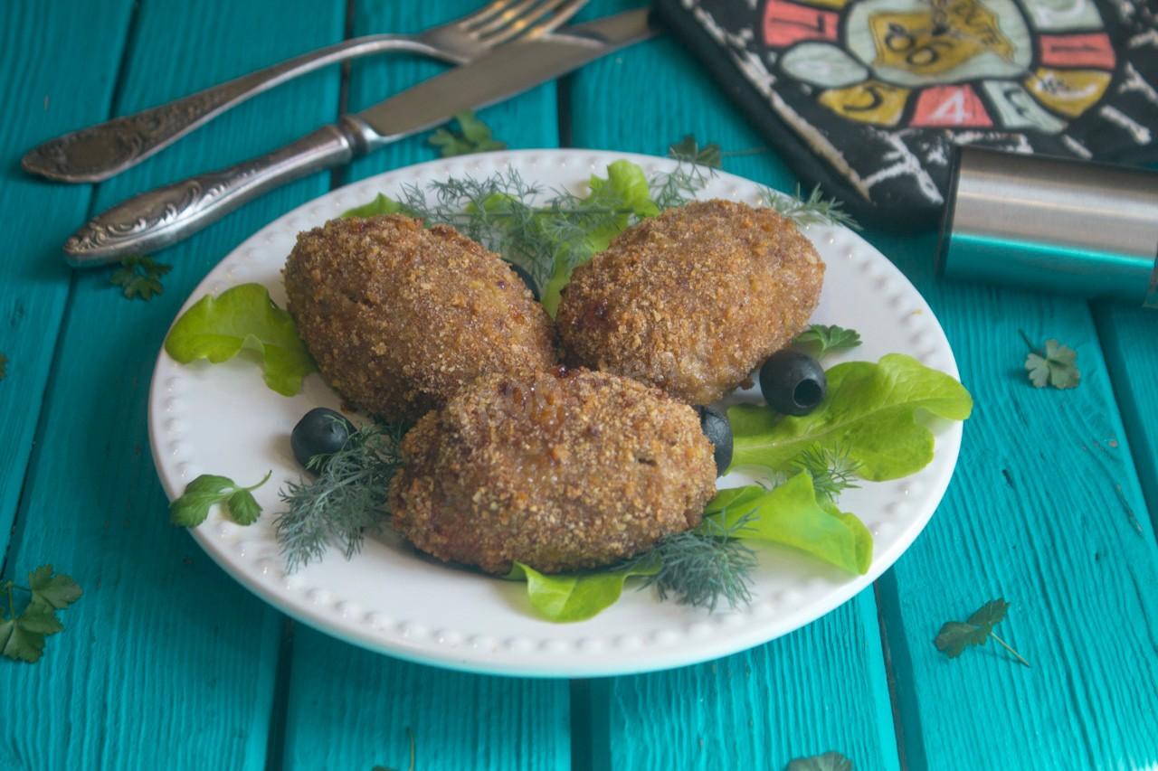 Шаг 14 приготовления Зразы мясные с перепелиным яйцом в духовке