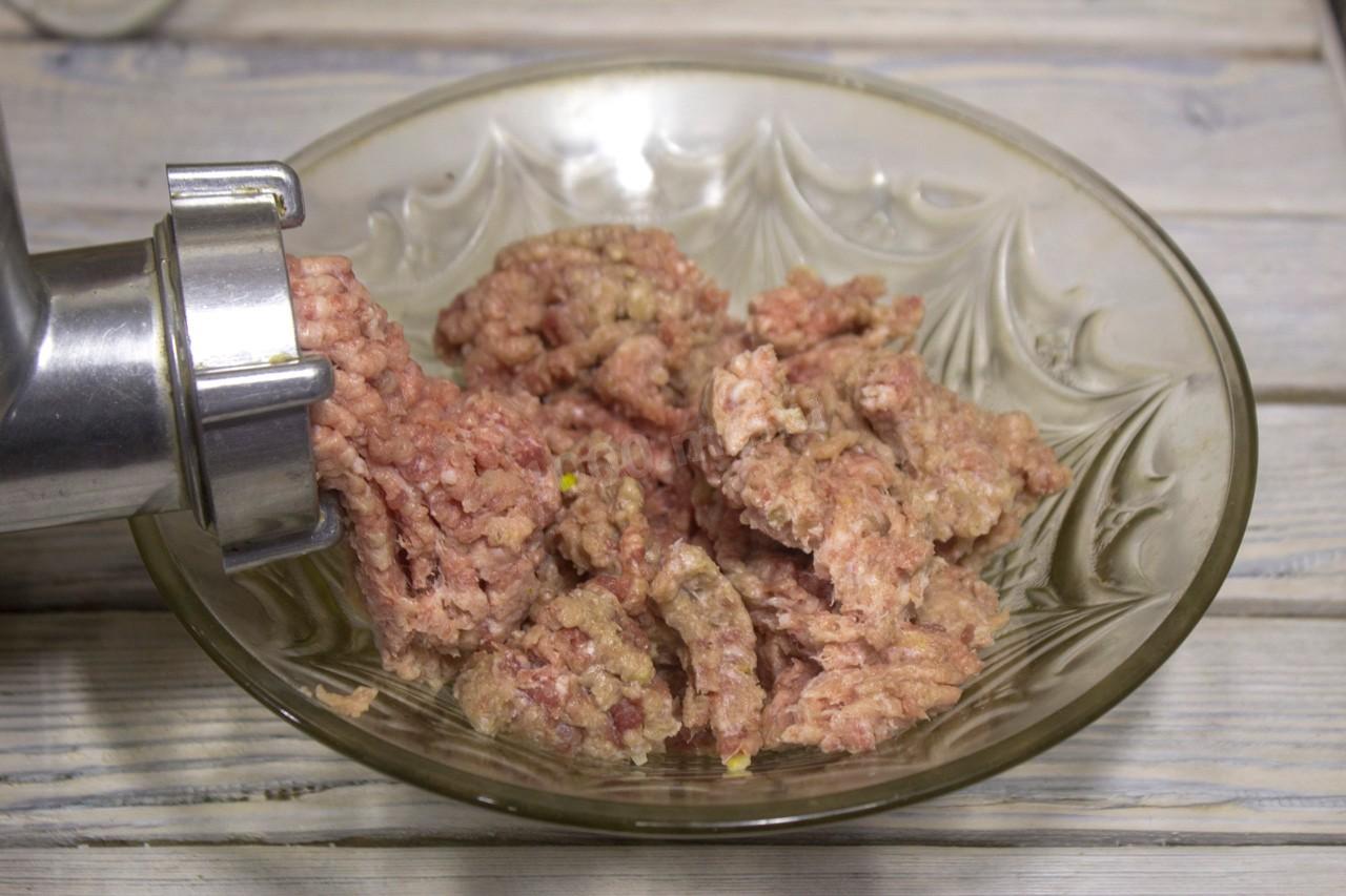 Шаг 3 приготовления Зразы мясные с перепелиным яйцом в духовке