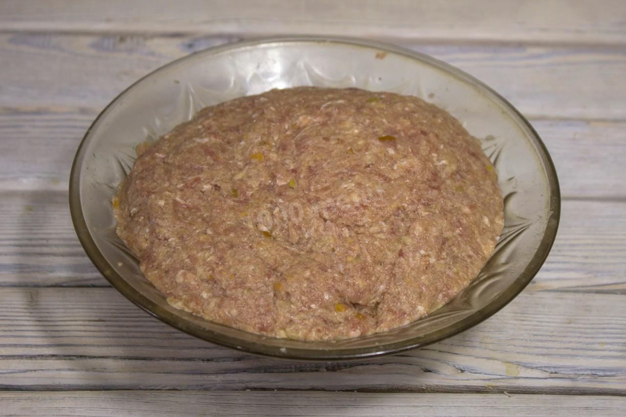 Шаг 8 приготовления Зразы мясные с перепелиным яйцом в духовке