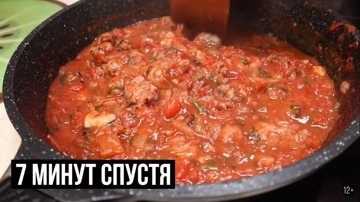 Шаг 4 приготовления Паста с томатным соусом и колбасками