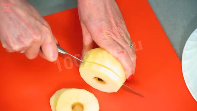 Шаг 8 приготовления Десертные оладьи с яблоками в кляре