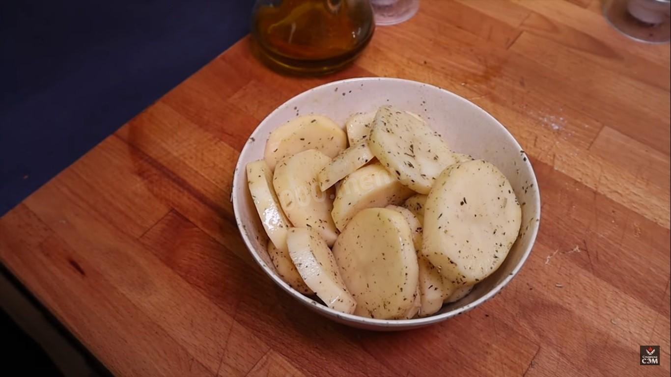 Шаг 4 приготовления Мясо по-французски с греческим йогуртом