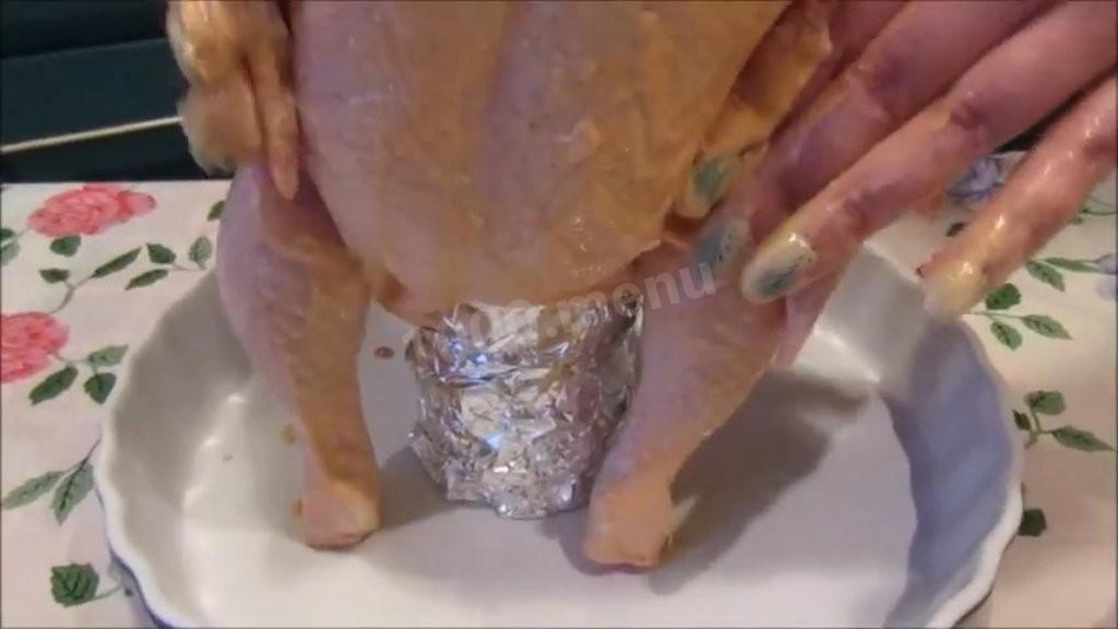 Шаг 4 приготовления Курица на пивной банке