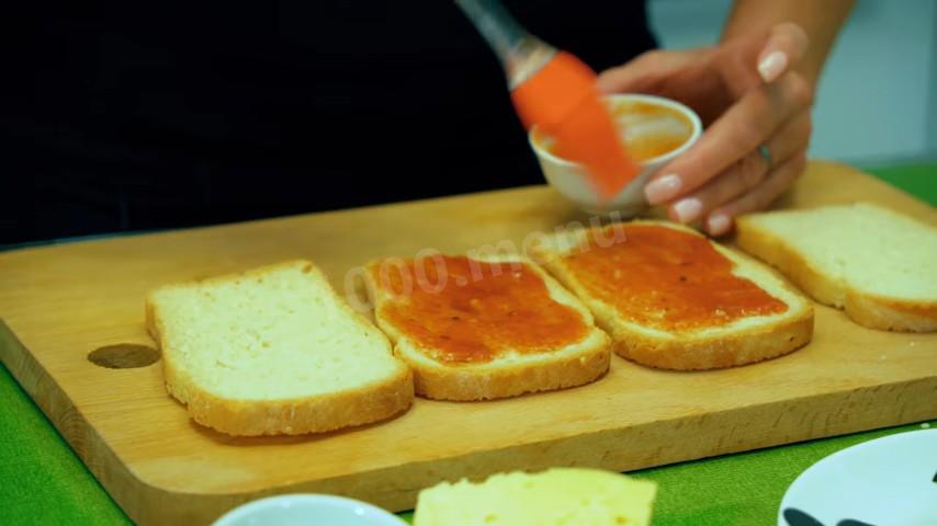 Шаг 15 приготовления Закрытая пицца - омлет с сыром и полукопченой колбасой