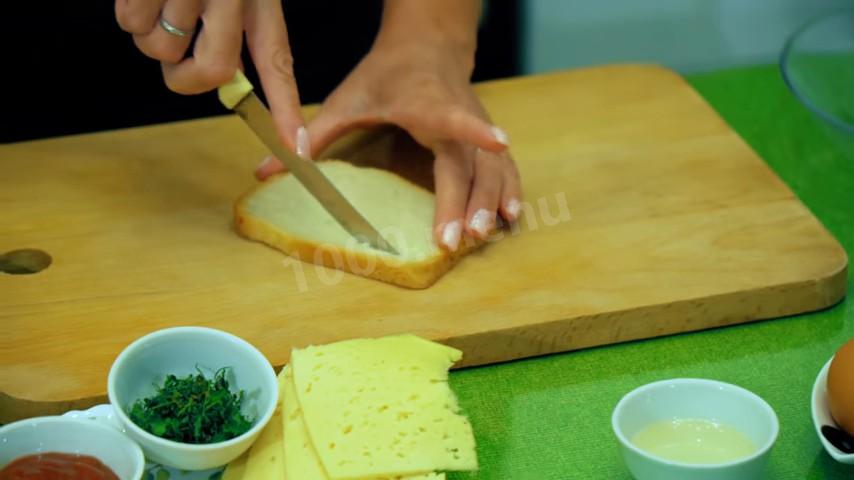 Шаг 2 приготовления Закрытая пицца - омлет с сыром и полукопченой колбасой