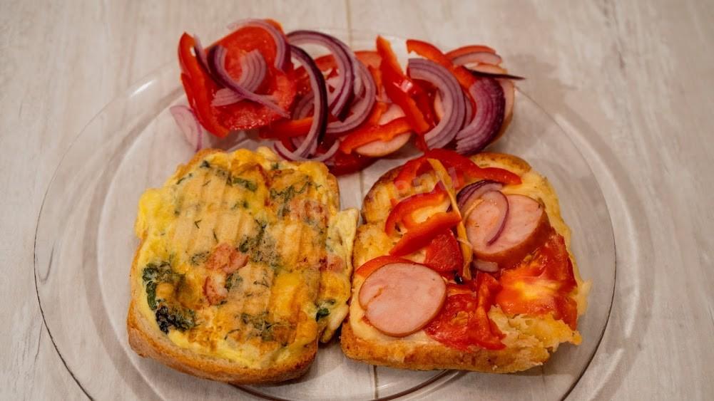 Шаг 20 приготовления Закрытая пицца - омлет с сыром и полукопченой колбасой