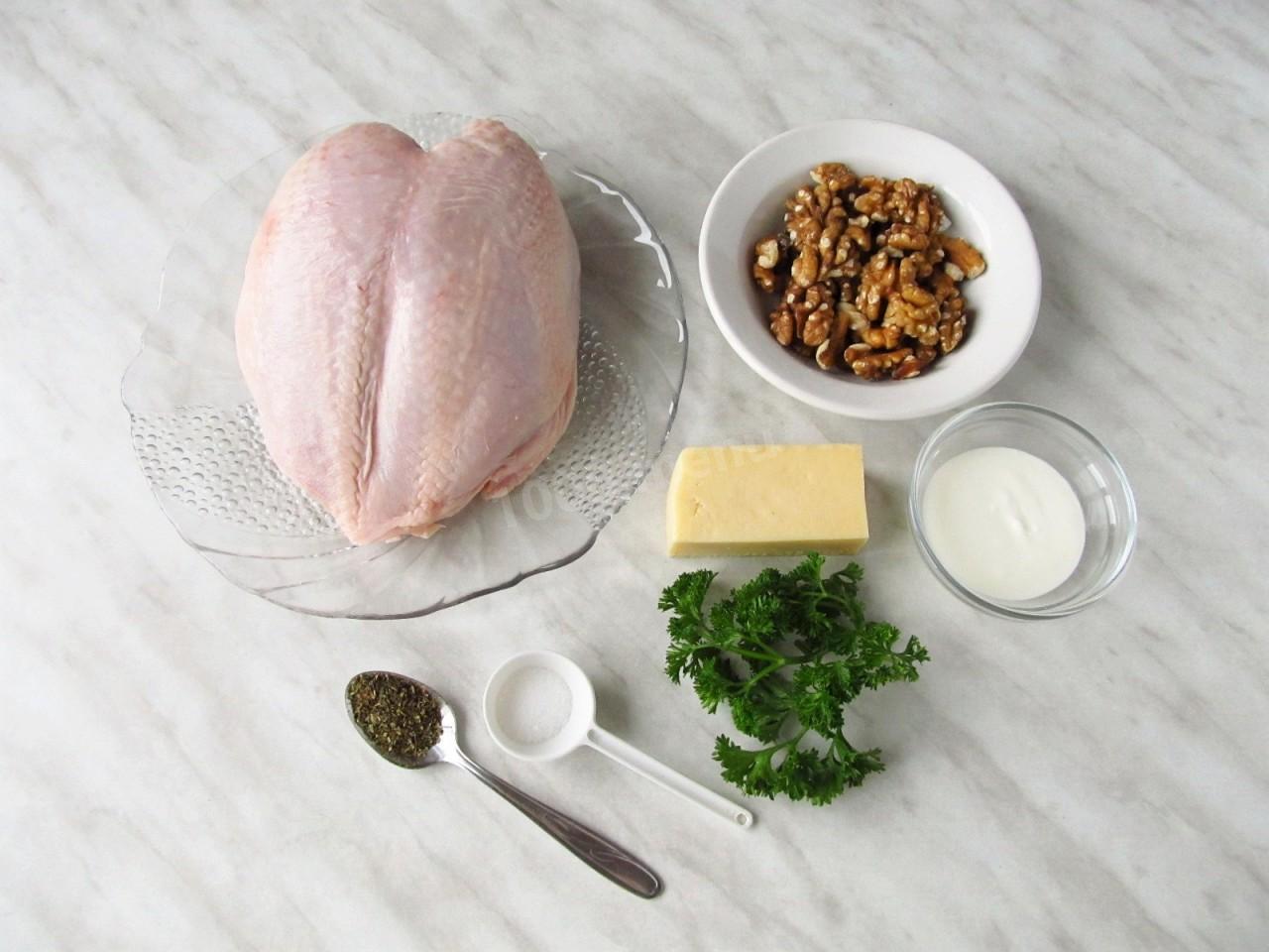Шаг 1 приготовления Куриная грудка с грецкими орехами запеченная в духовке
