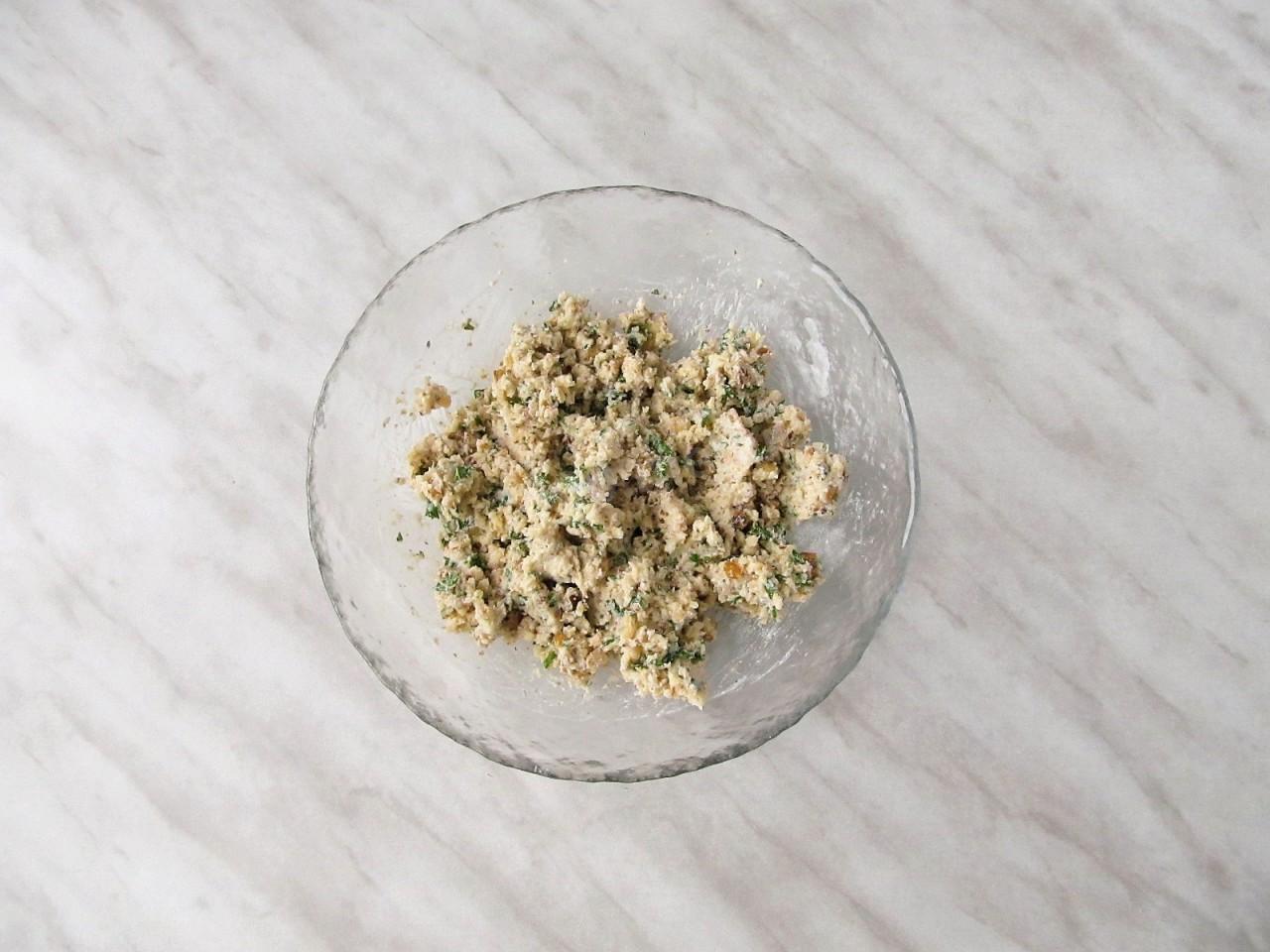 Шаг 8 приготовления Куриная грудка с грецкими орехами запеченная в духовке