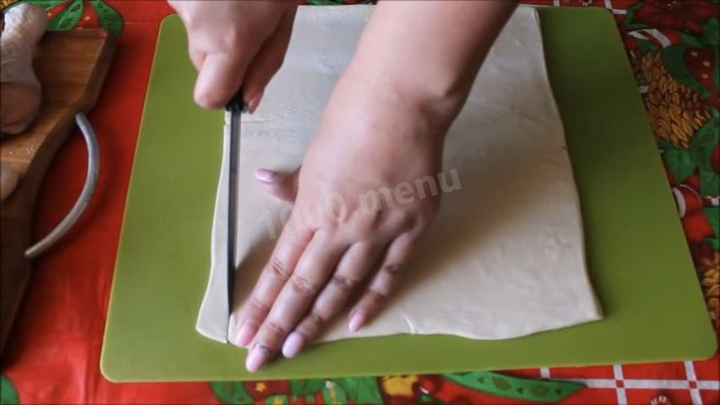 Шаг 2 приготовления Куриные ножки в слоеном бездрожжевом тесте