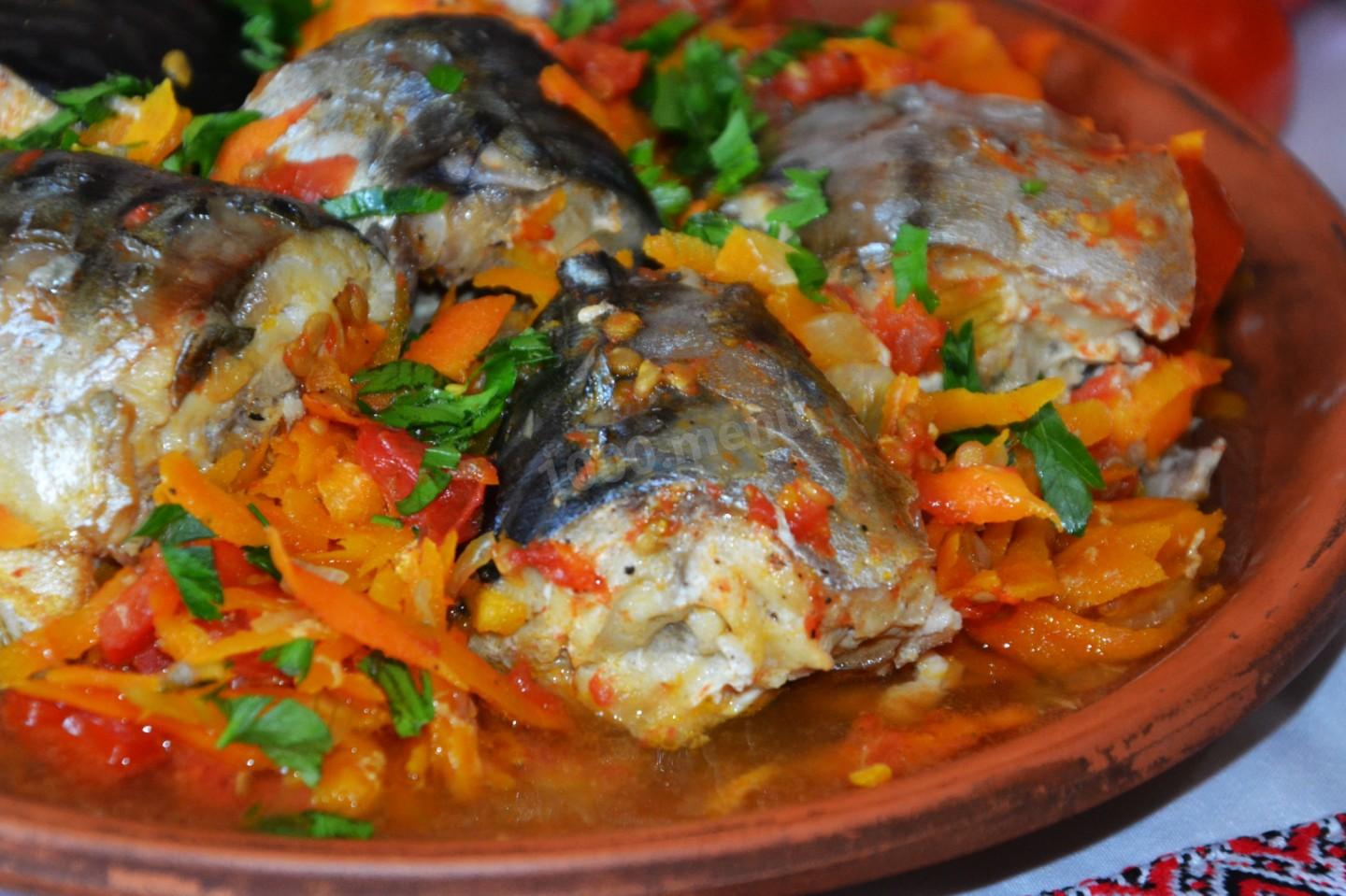 Шаг 13 приготовления Скумбрия в мультиварке с овощами