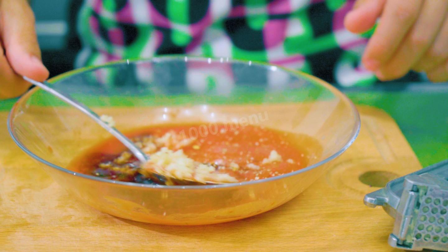 Шаг 6 приготовления Куриная грудка с яблоком под острым томатным соусом