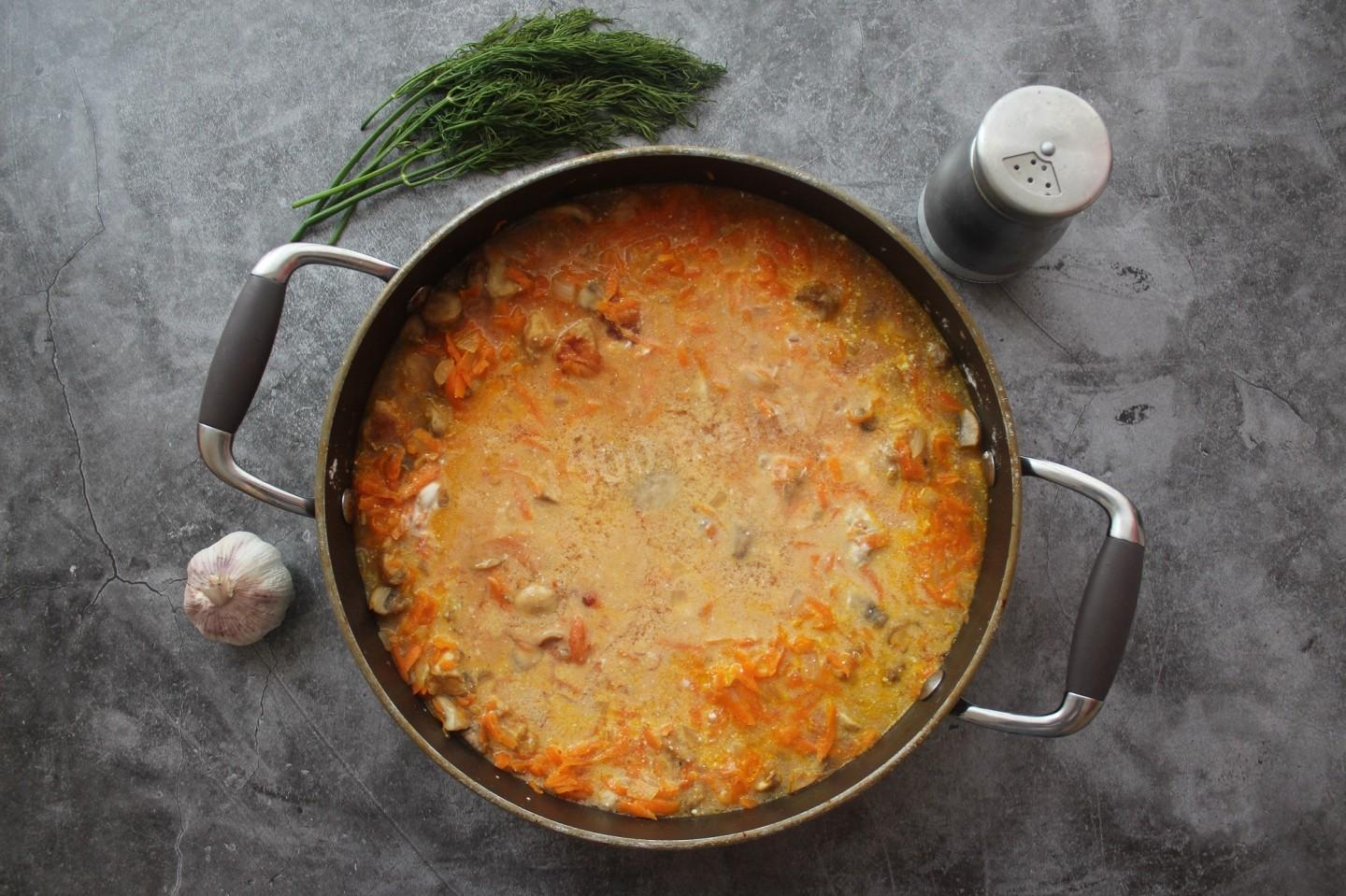 Шаг 10 приготовления Куриный гуляш с шампиньонами как в детском саду