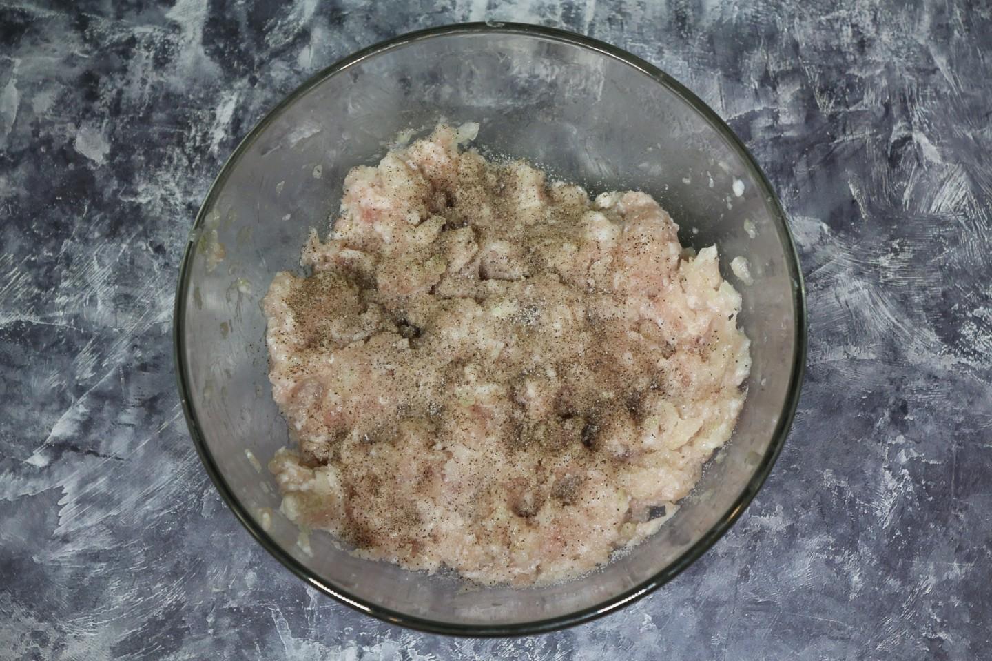 Шаг 3 приготовления Манты с мясом и курдючным жиром