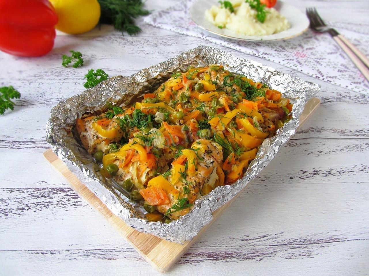 Обложка рецепта Красная рыба с овощами в фольге запеченная