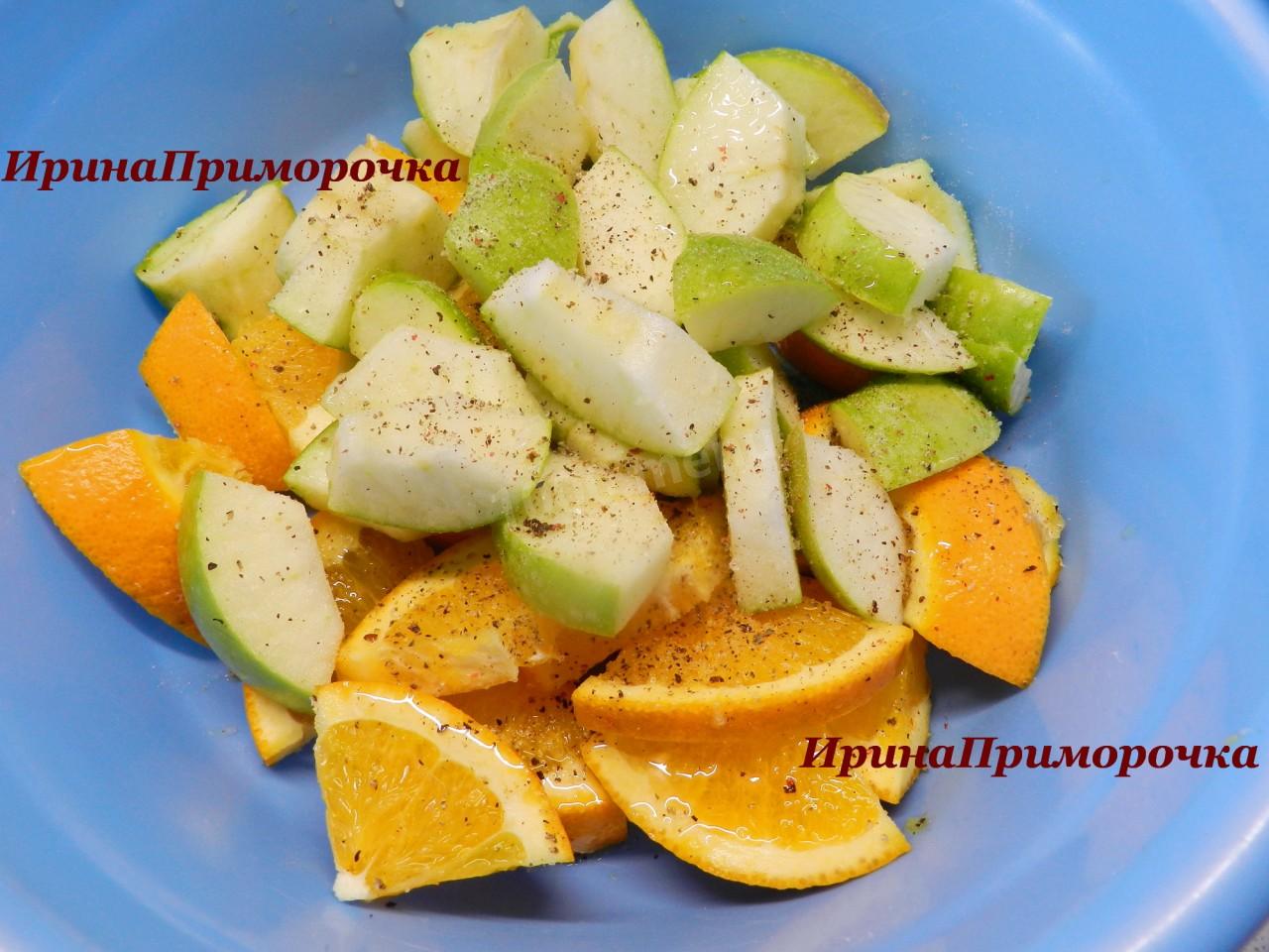 Шаг 4 приготовления Утка с яблоками и апельсинами, запеченная в рукаве