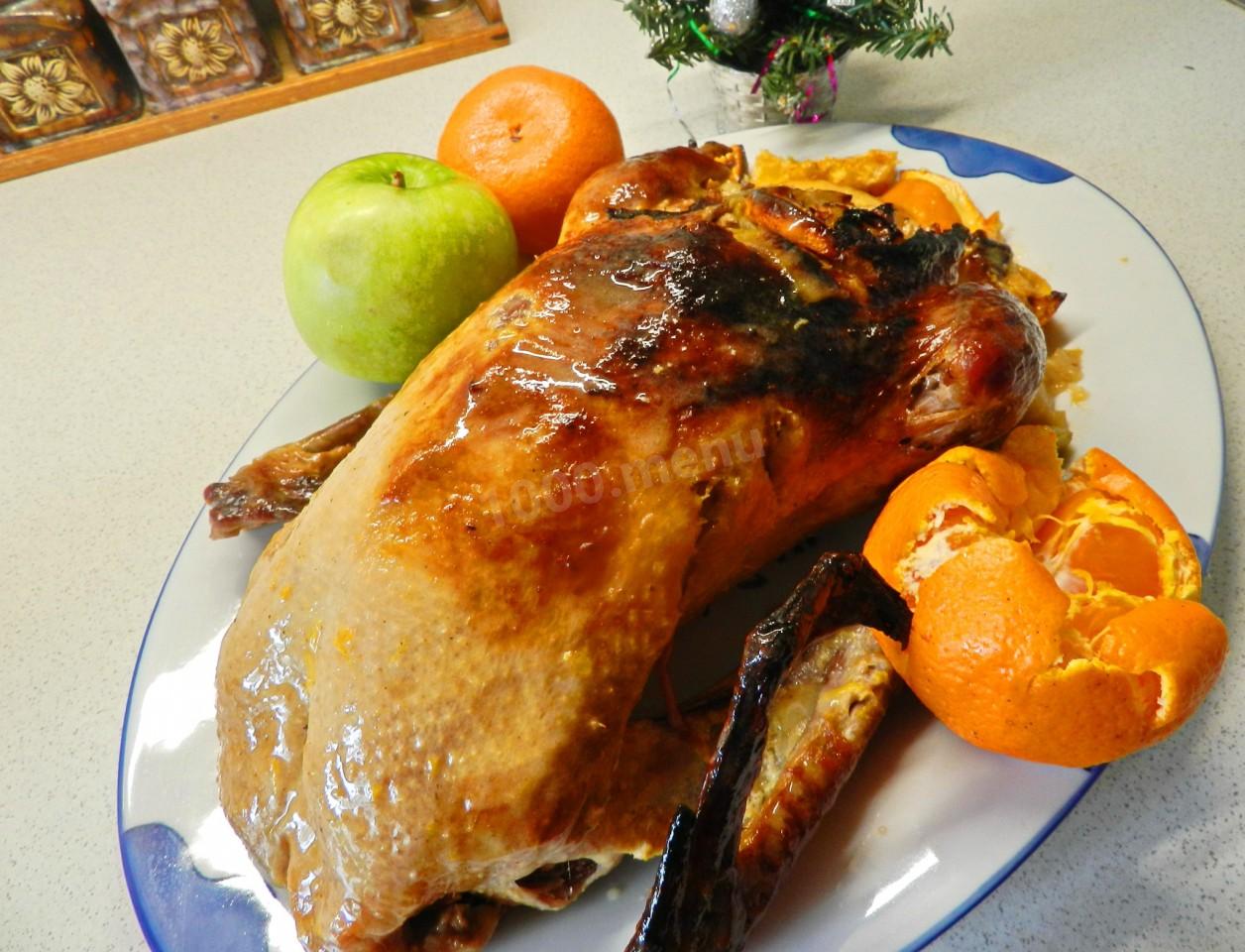 Шаг 7 приготовления Утка с яблоками и апельсинами, запеченная в рукаве