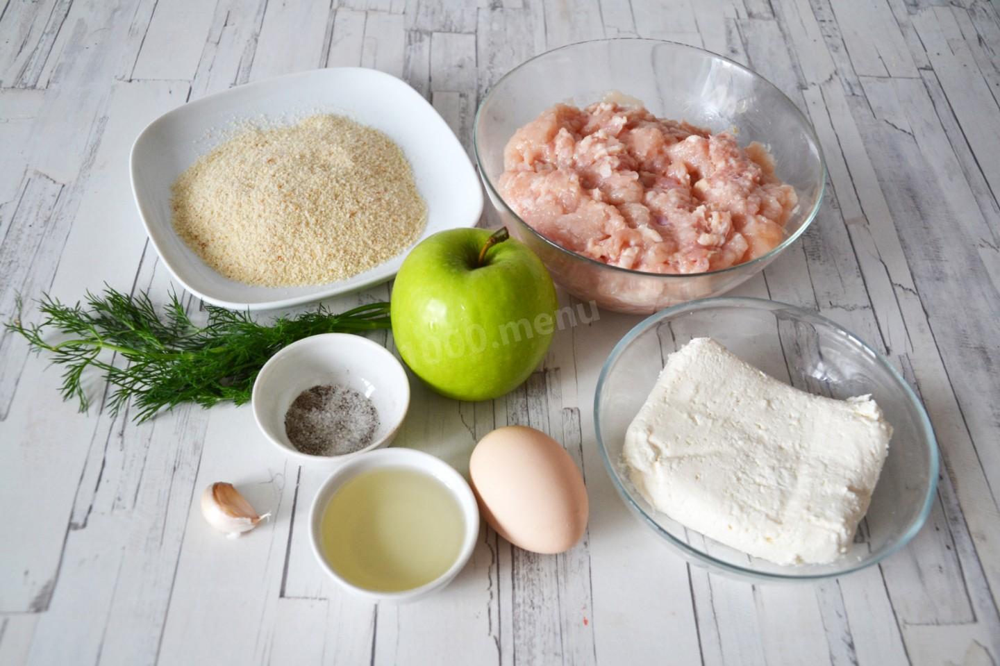 Шаг 1 приготовления Котлеты с творогом и яблоком