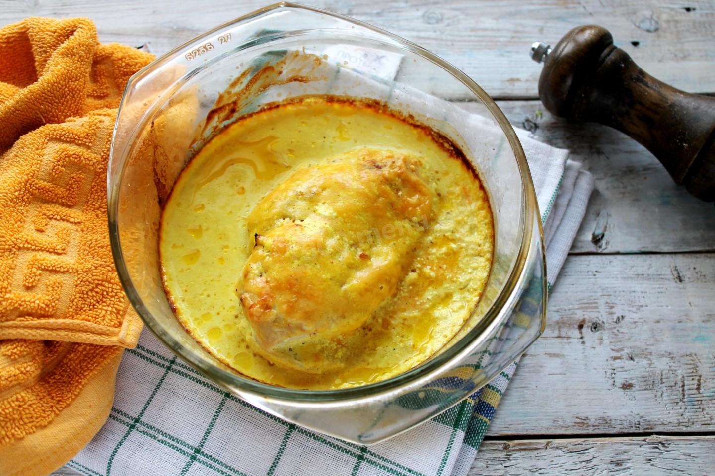 Шаг 7 приготовления Куриные грудки в сметане с сыром и куркумой в духовке