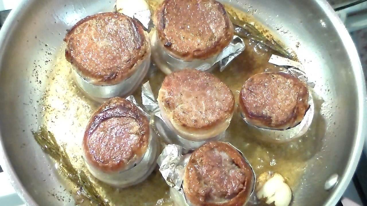 Шаг 10 приготовления Свиные медальоны в беконе с овощами