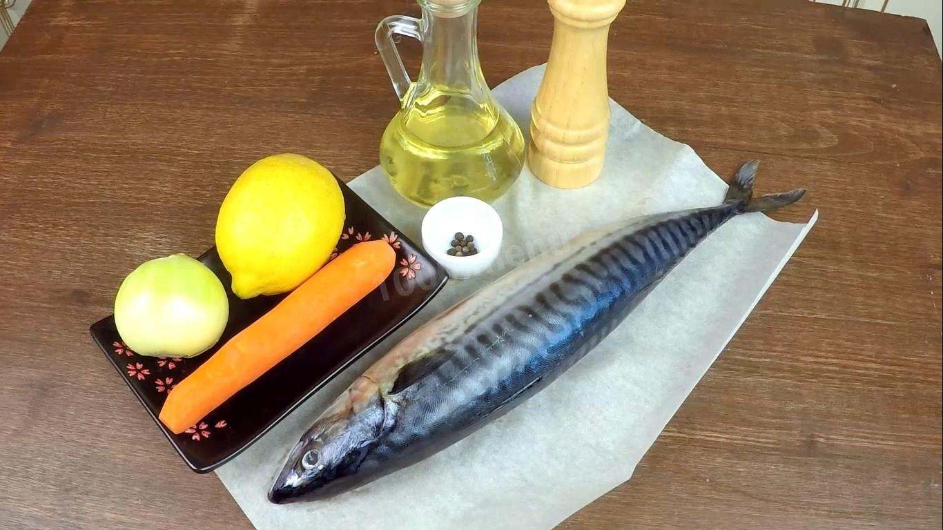 Шаг 1 приготовления Скумбрия запеченная в духовке целиком с морковью в фольге