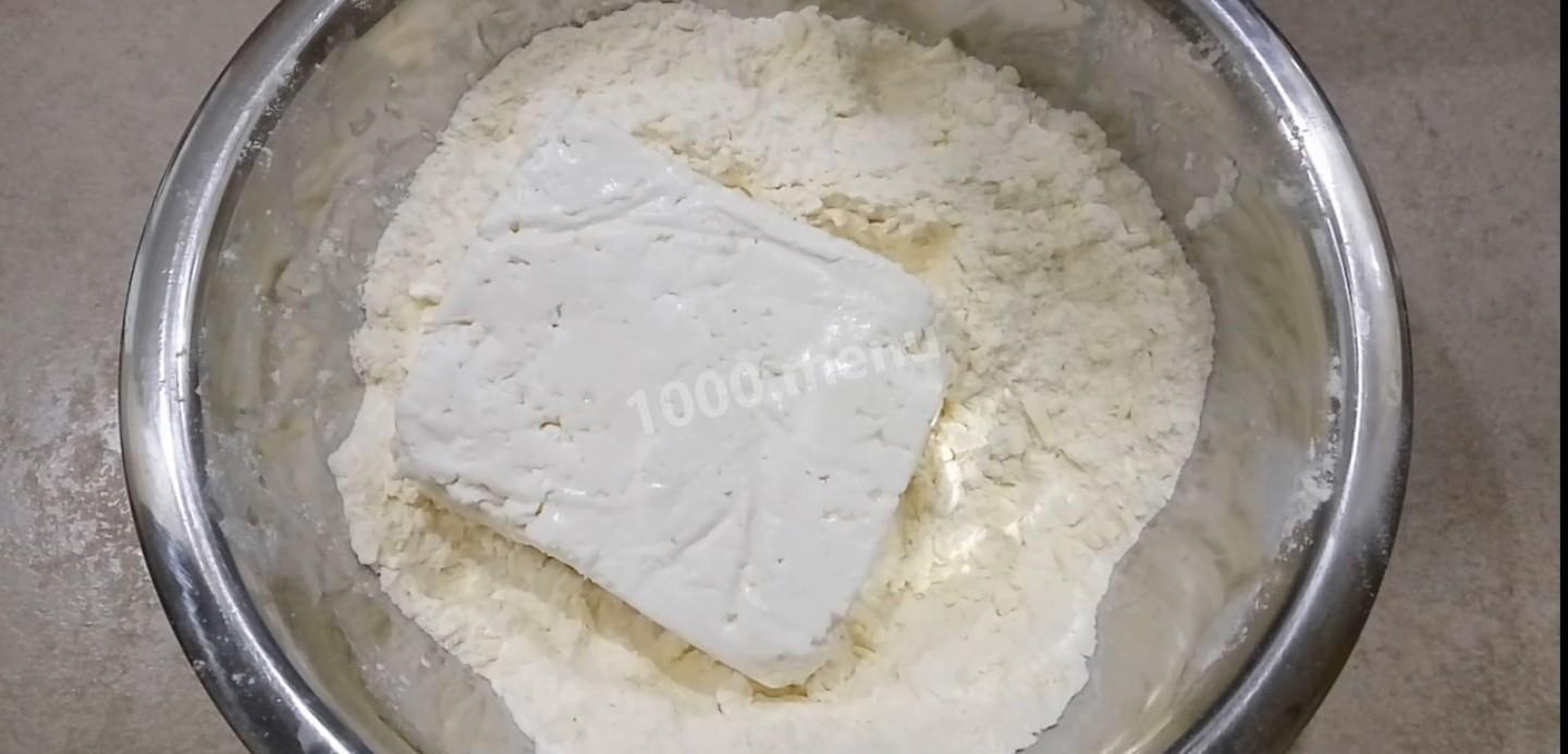 Шаг 2 приготовления Жареные шайбочки из творога на сковороде