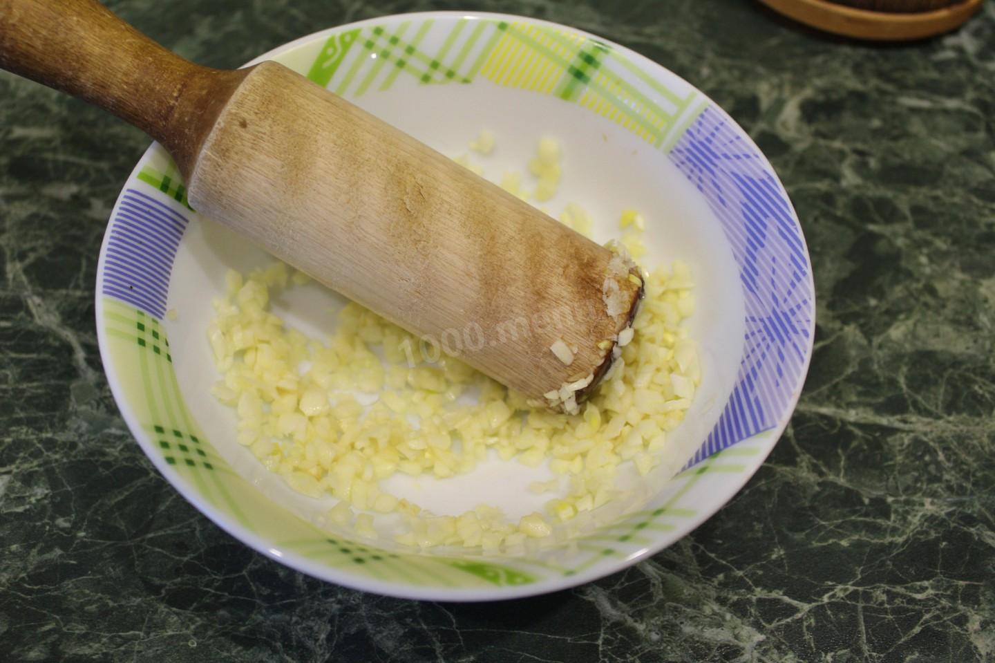 Шаг 2 приготовления Скумбрия запеченная с паприкой и чесноком
