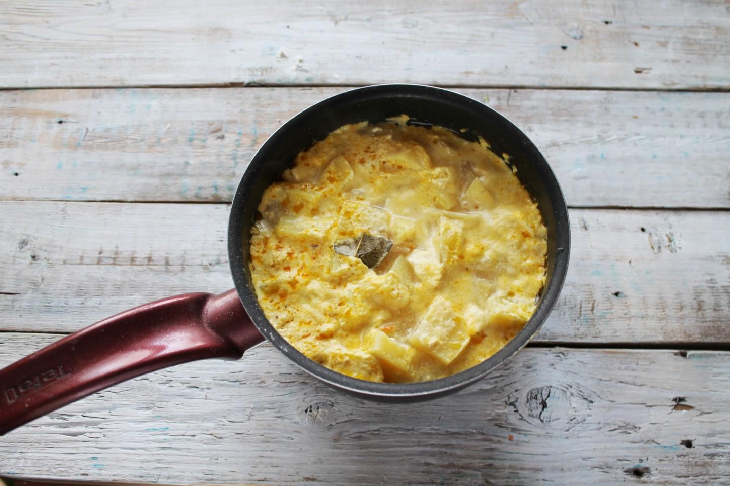 Шаг 12 приготовления Тушеная курица с картошкой в сметане как в детском саду