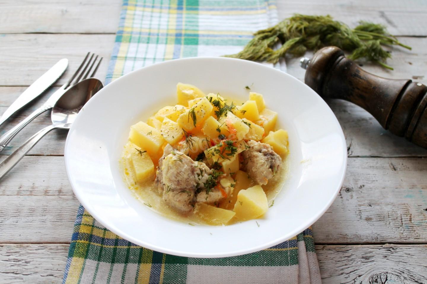 Обложка рецепта Тушеная курица с картошкой в сметане как в детском саду