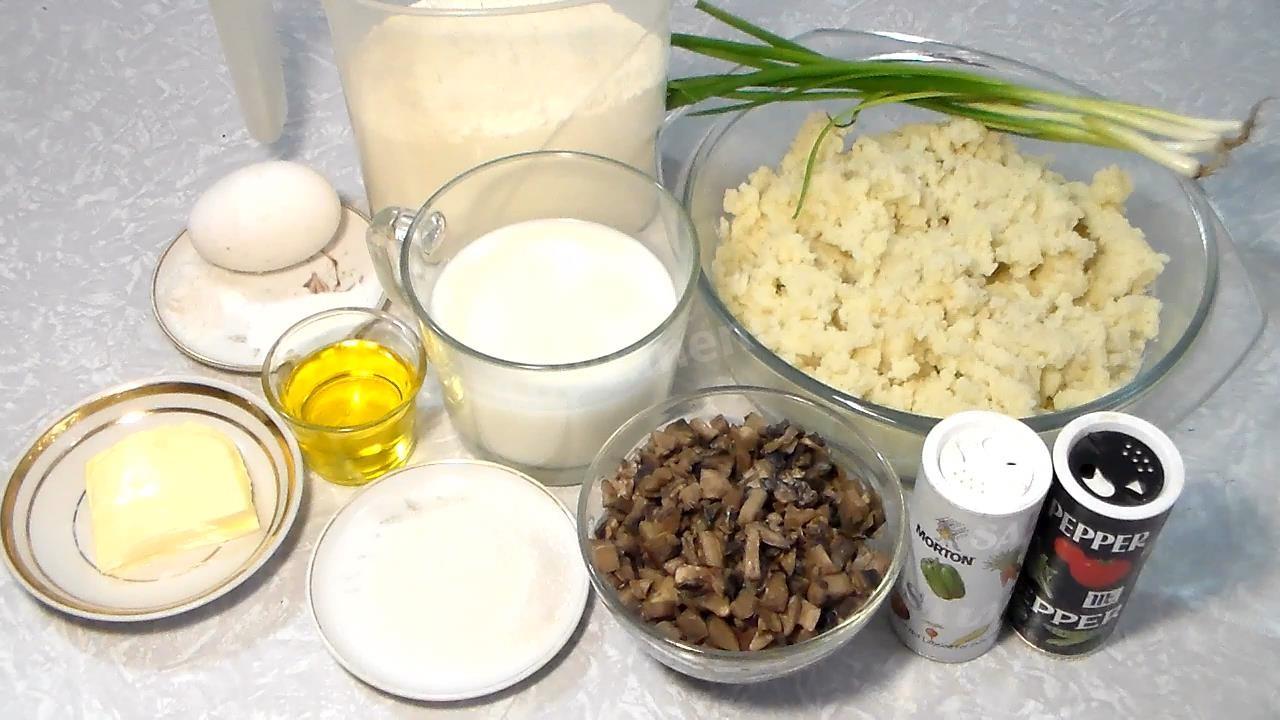 Шаг 1 приготовления Жареные пирожки на кефире с картошкой и грибами
