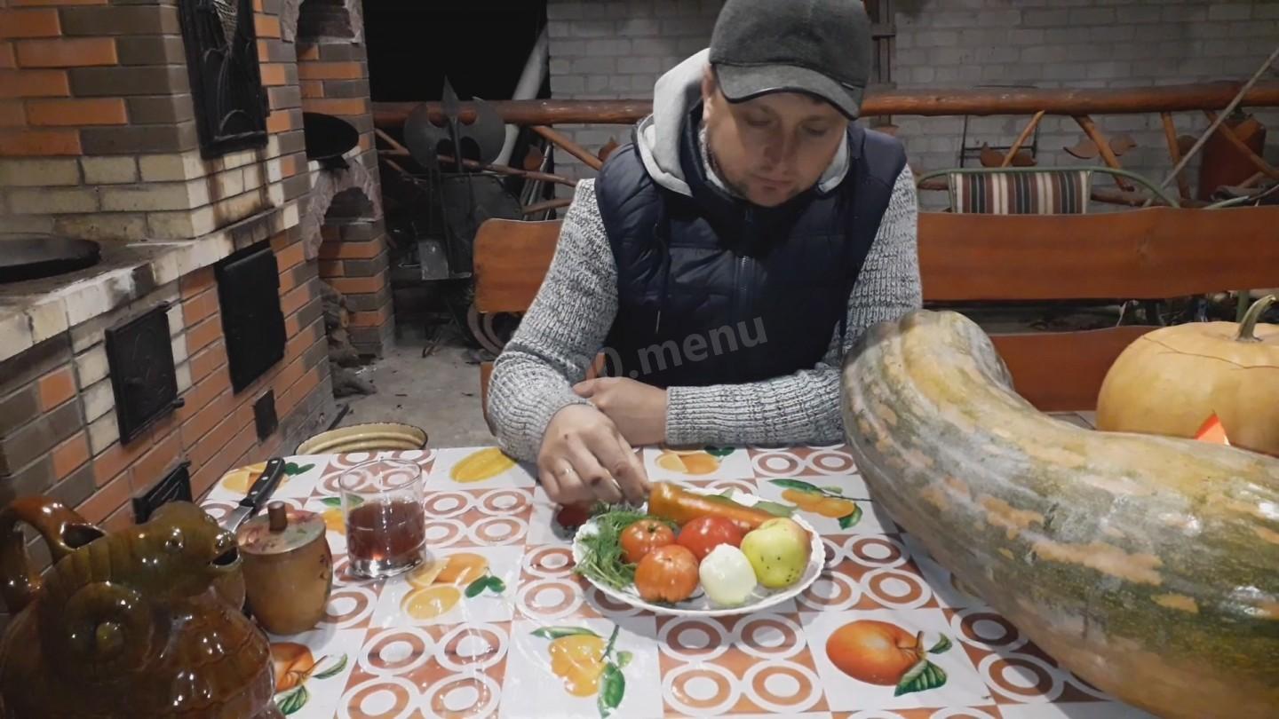 Шаг 3 приготовления Щука в тыкве на Хэллоуин на огне