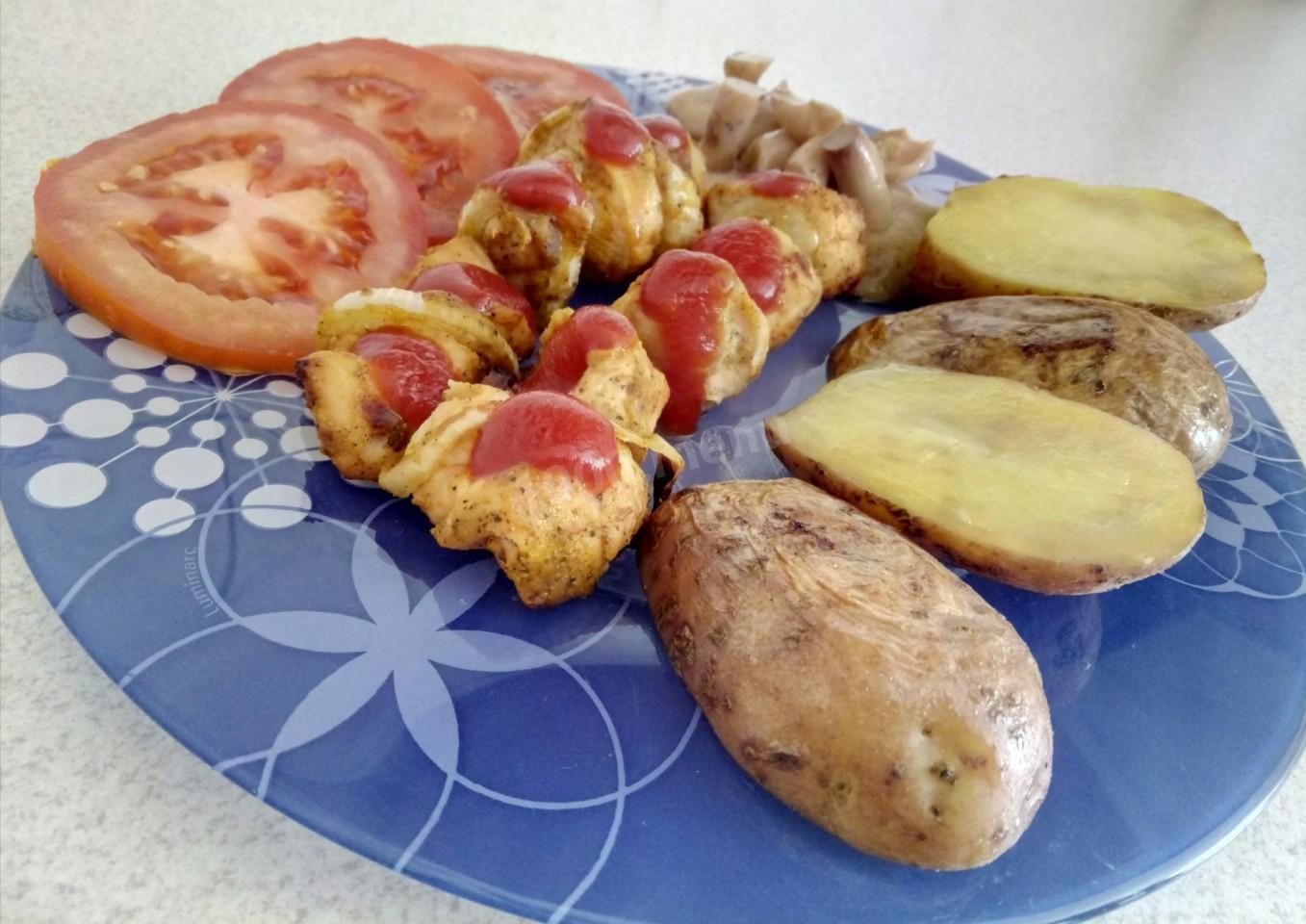 Обложка рецепта Куриный шашлык с запеченной картошкой в духовке