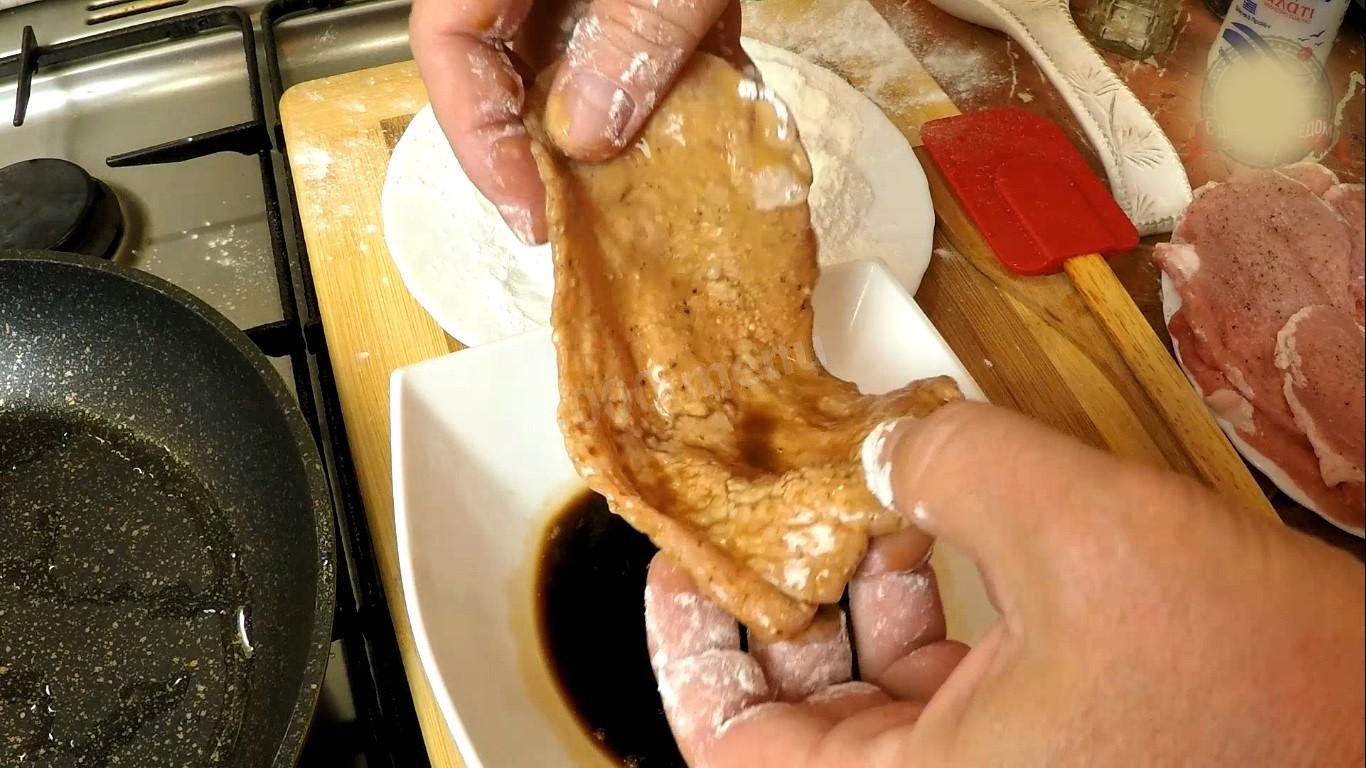 Шаг 6 приготовления Соломоны Мясо отбивное под грибным соусом
