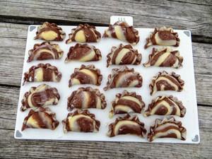 Шаг 10 приготовления Вареники Зебра-ракушки