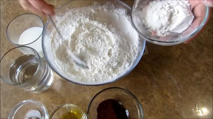 Шаг 2 приготовления Вареники Зебра-ракушки