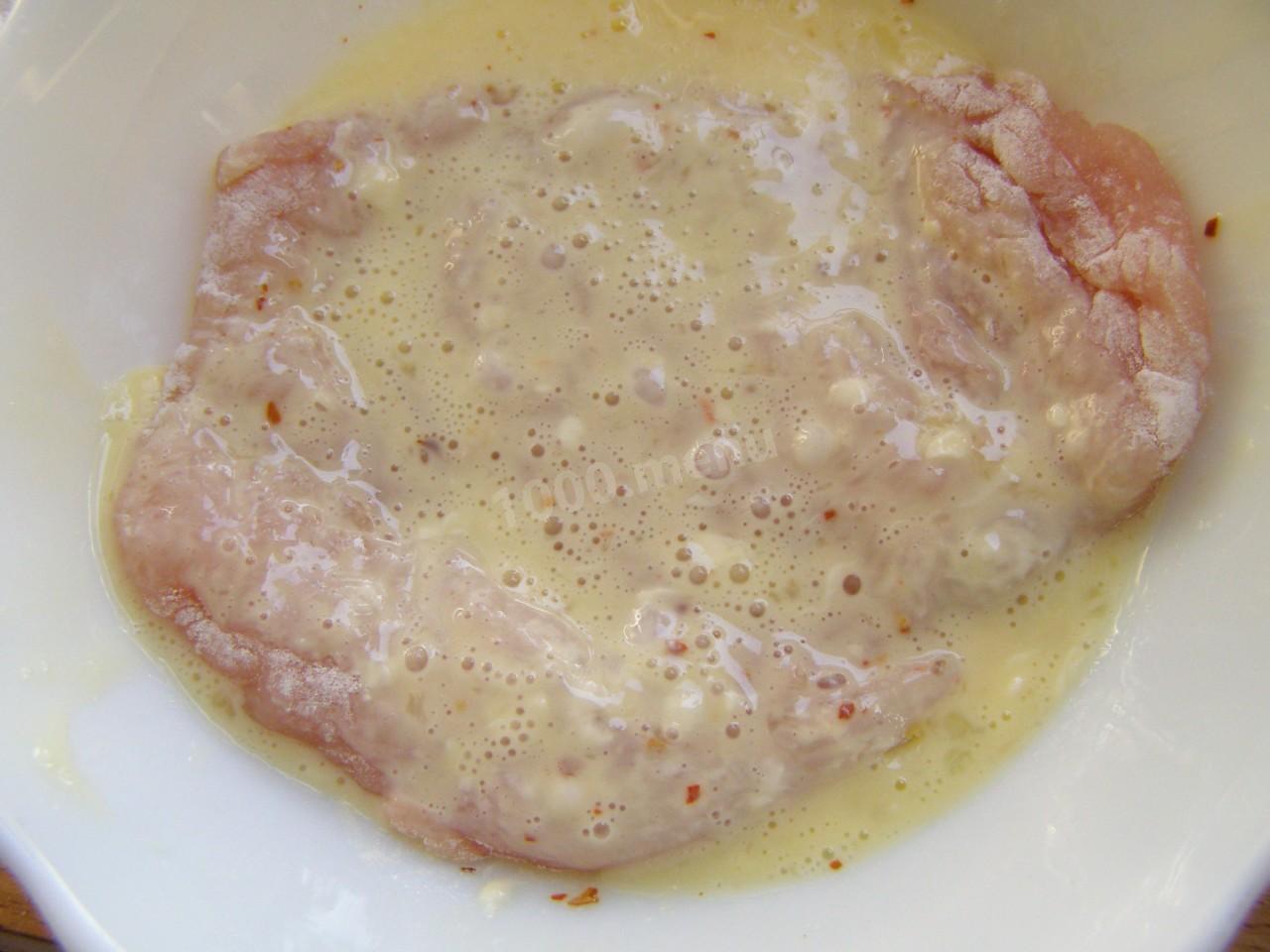 Шаг 6 приготовления Куриная грудка отбивная с сыром на сковороде