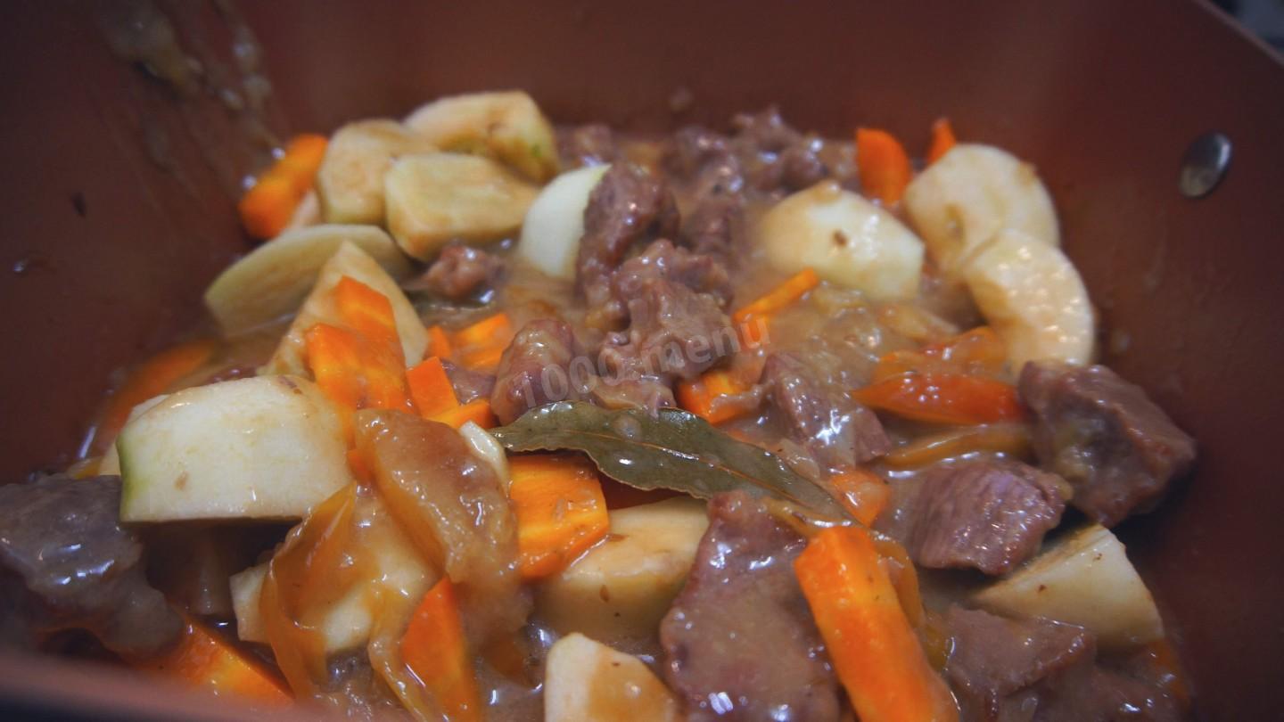 Шаг 14 приготовления Мясо говядины в сливово-яблочном соусе