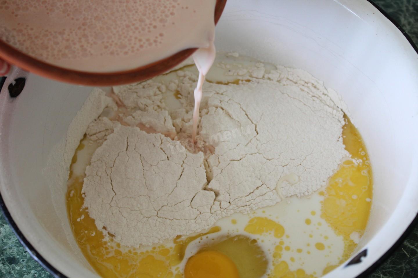 Шаг 2 приготовления Пирожки с капустой и яйцом из дрожжевого теста