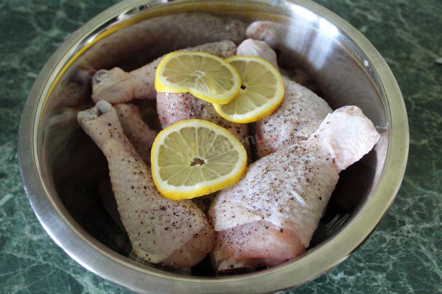 Шаг 2 приготовления Куриные ножки с лимоном в фольге в духовке