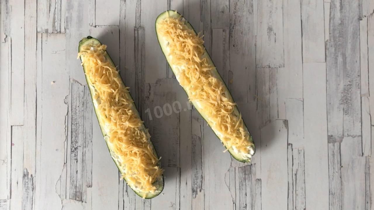 Шаг 10 приготовления Кабачки, фаршированные сыром в духовке
