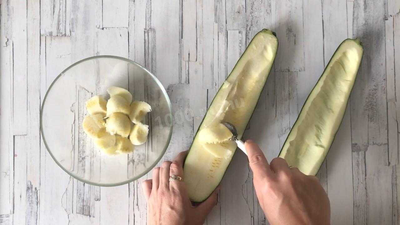 Шаг 2 приготовления Кабачки, фаршированные сыром в духовке