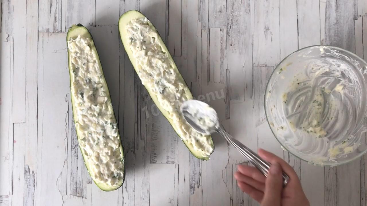 Шаг 9 приготовления Кабачки, фаршированные сыром в духовке