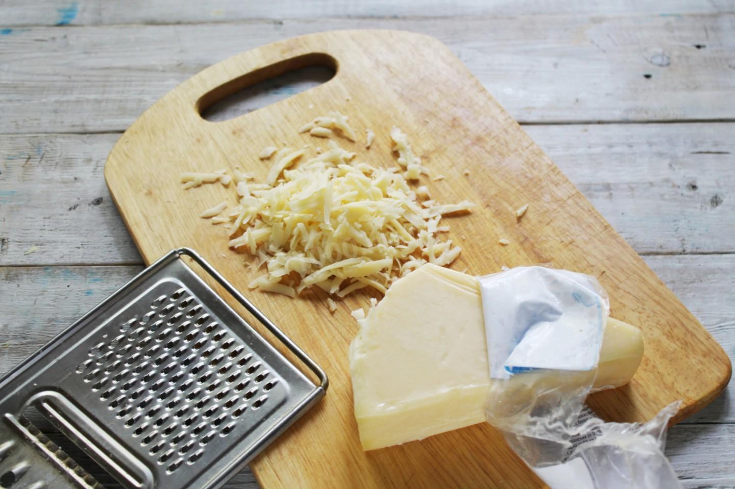 Шаг 6 приготовления Куриная грудка сырная с луком в духовке