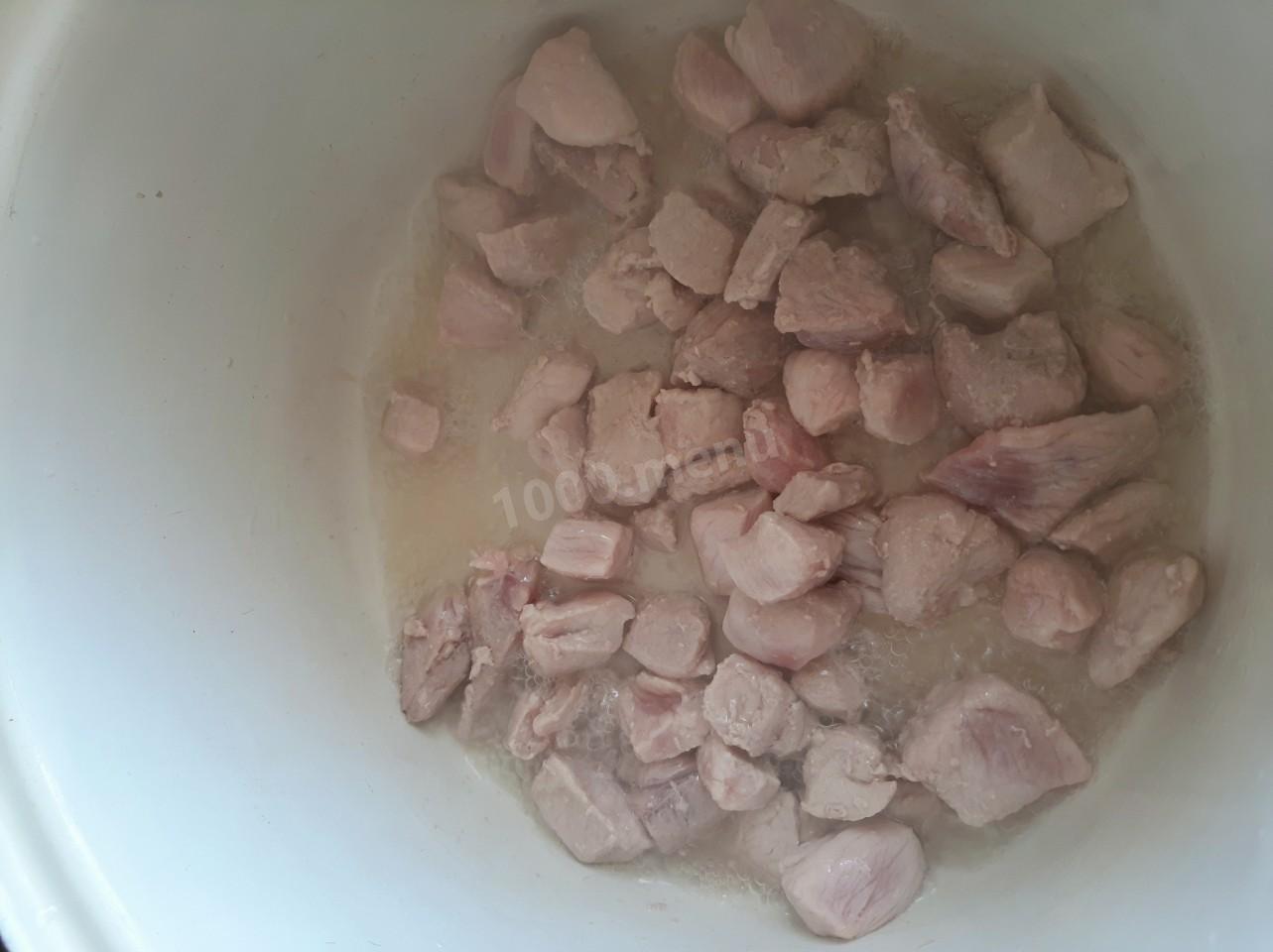 Шаг 4 приготовления Свинина тушеная с капустой и картошкой
