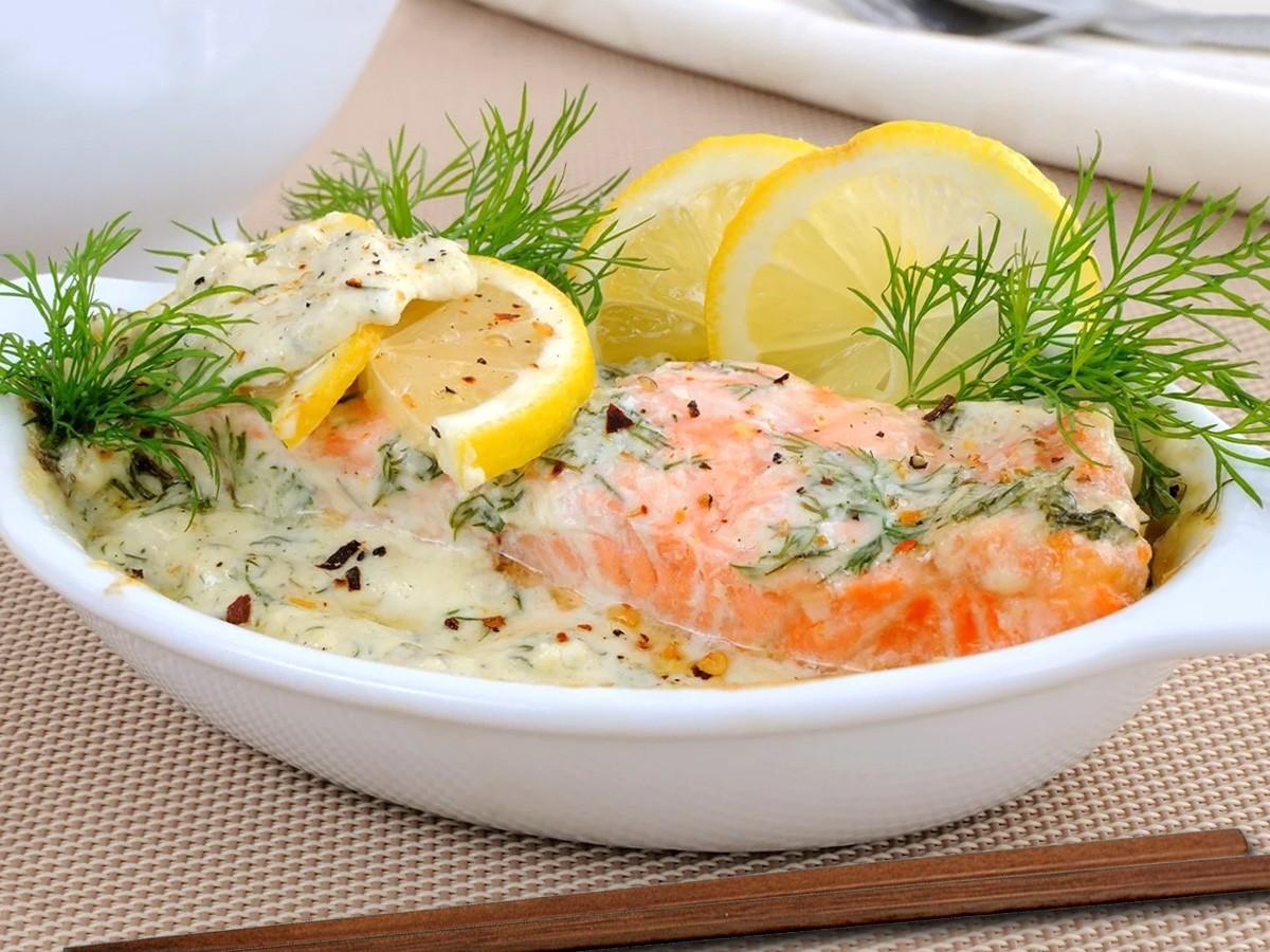 Обложка рецепта Филе красной рыбы с горчицей и сливками в духовке