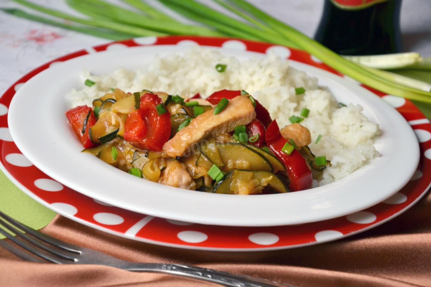 Обложка рецепта Стир-фрай из курицы с цуккини