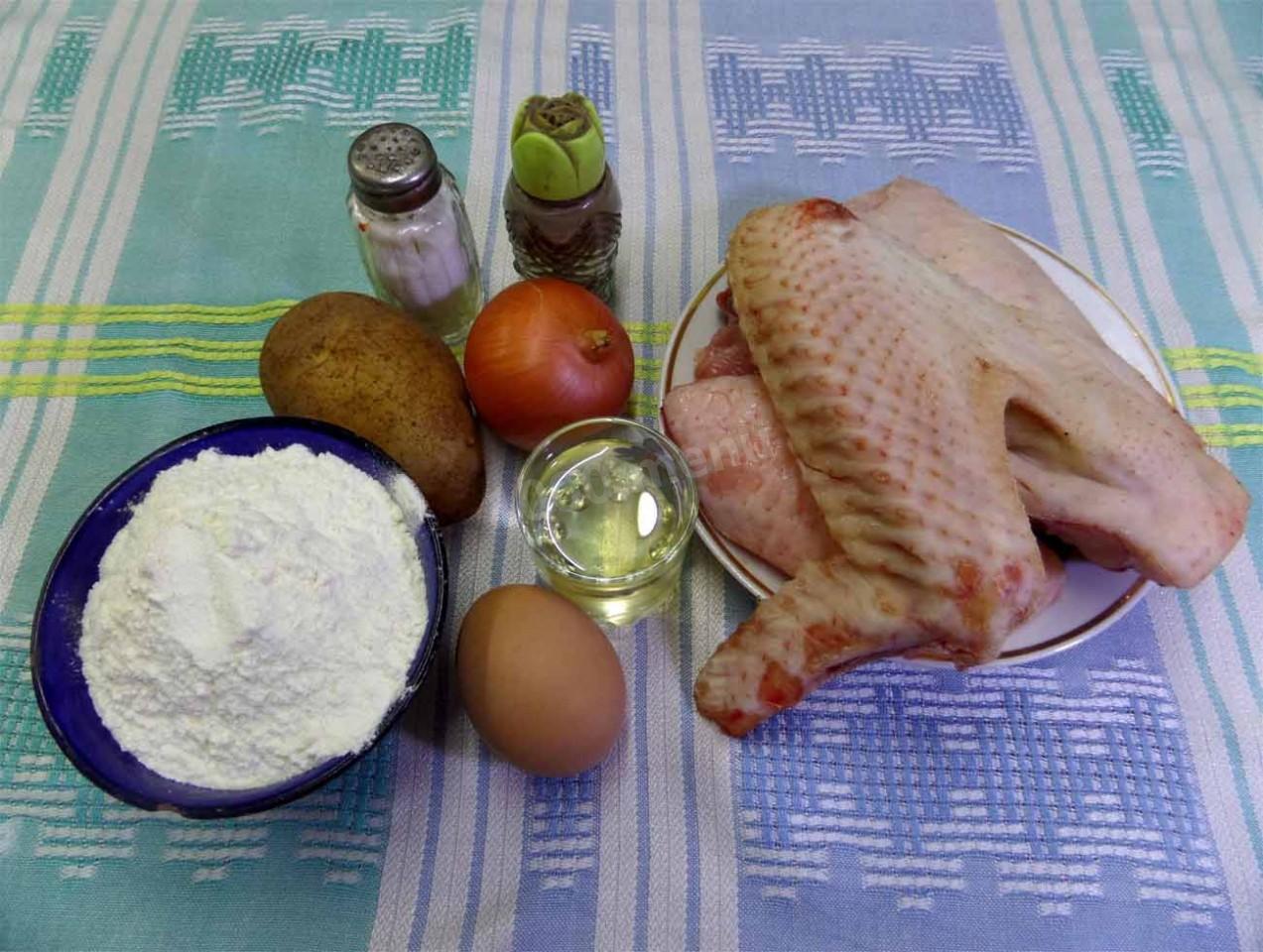 Шаг 1 приготовления Бешбармак с мясом индейки по-русски