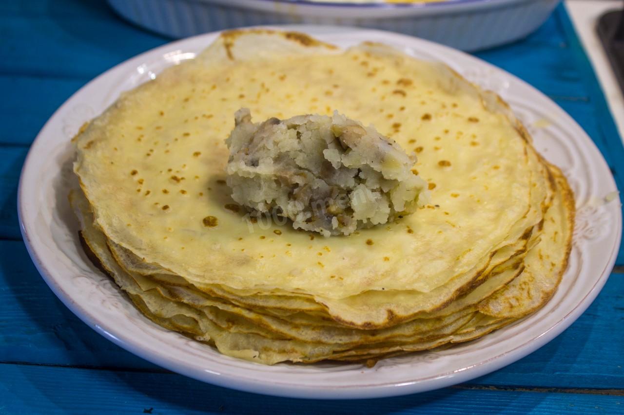 Шаг 20 приготовления Блины из теста на кипятке с картошкой и грибами в духовке