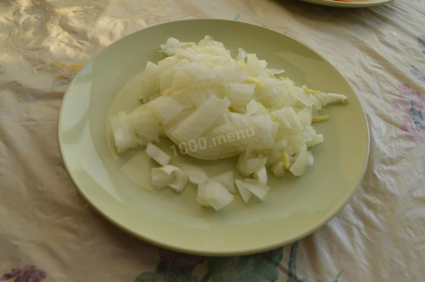 Шаг 2 приготовления Тушеная капуста с сосисками с гвоздикой в мультиварке