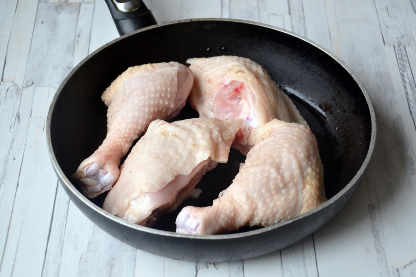 Шаг 4 приготовления Куриные голени под калиновым соусом